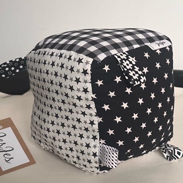 Foto 2 bij artikel "Baby's first kubus zwart-wit '1'".